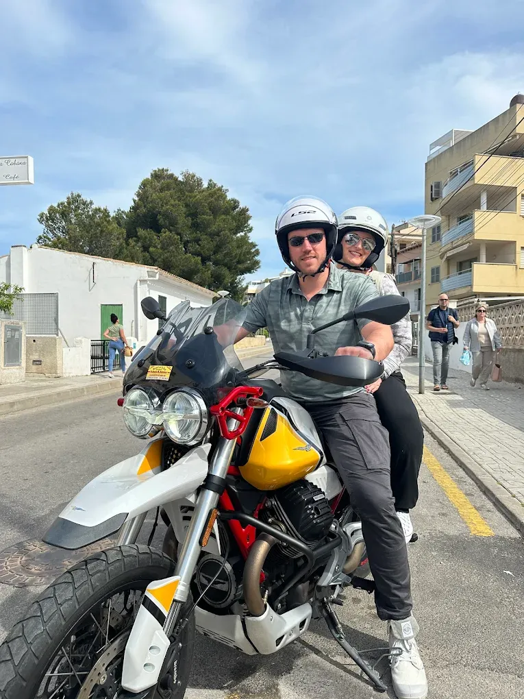 Marc & Anna · Moto Guzzi V85 TT · 4 días
